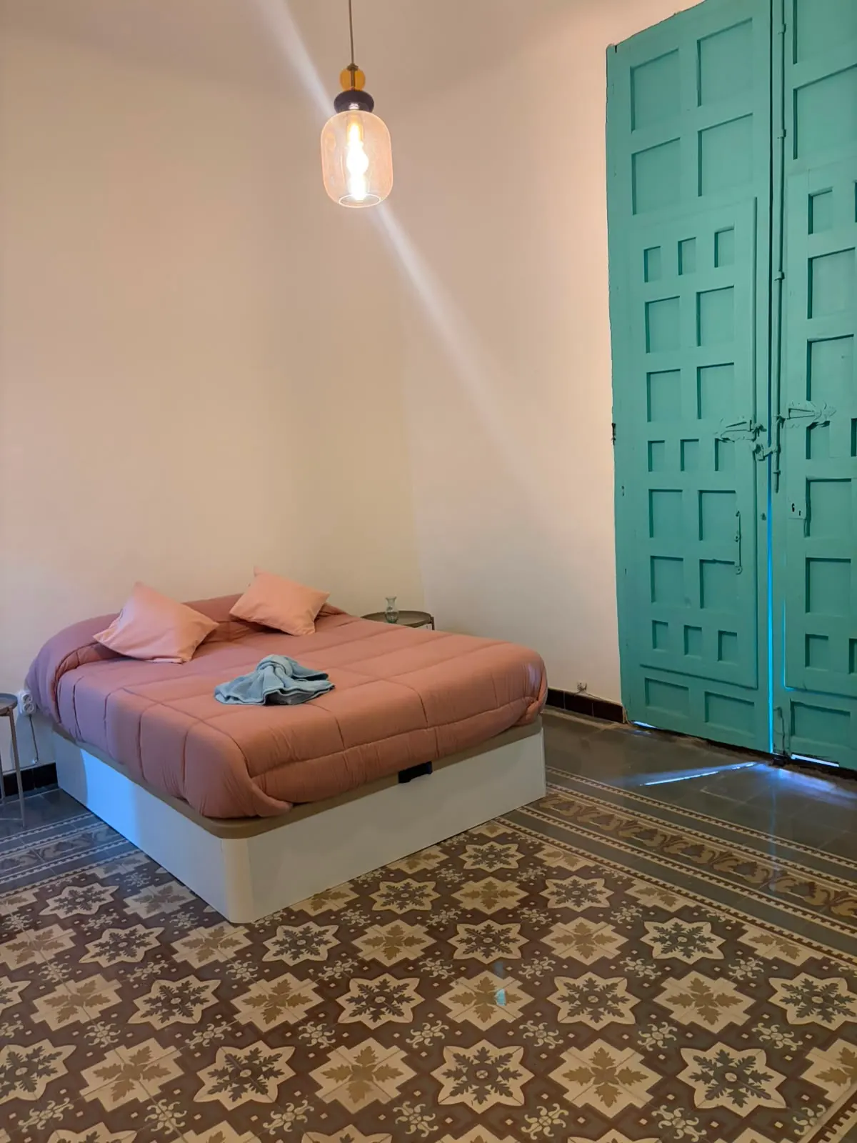 Habitación Albà de Greenhome Troneta, con cama de matrimonio